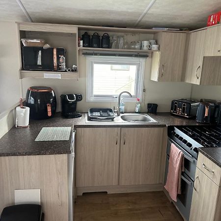 Angie'S Caravan At Seawick Hotel Saint Osyth Екстериор снимка