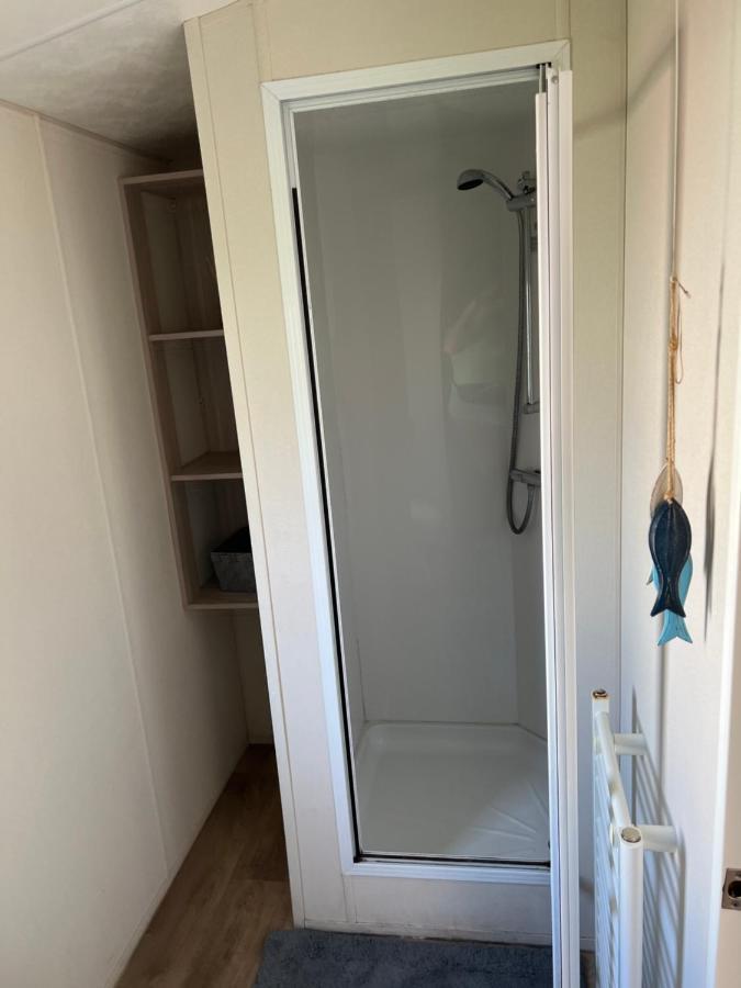 Angie'S Caravan At Seawick Hotel Saint Osyth Екстериор снимка