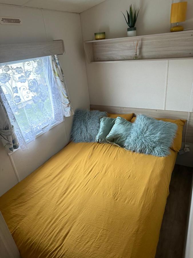 Angie'S Caravan At Seawick Hotel Saint Osyth Екстериор снимка
