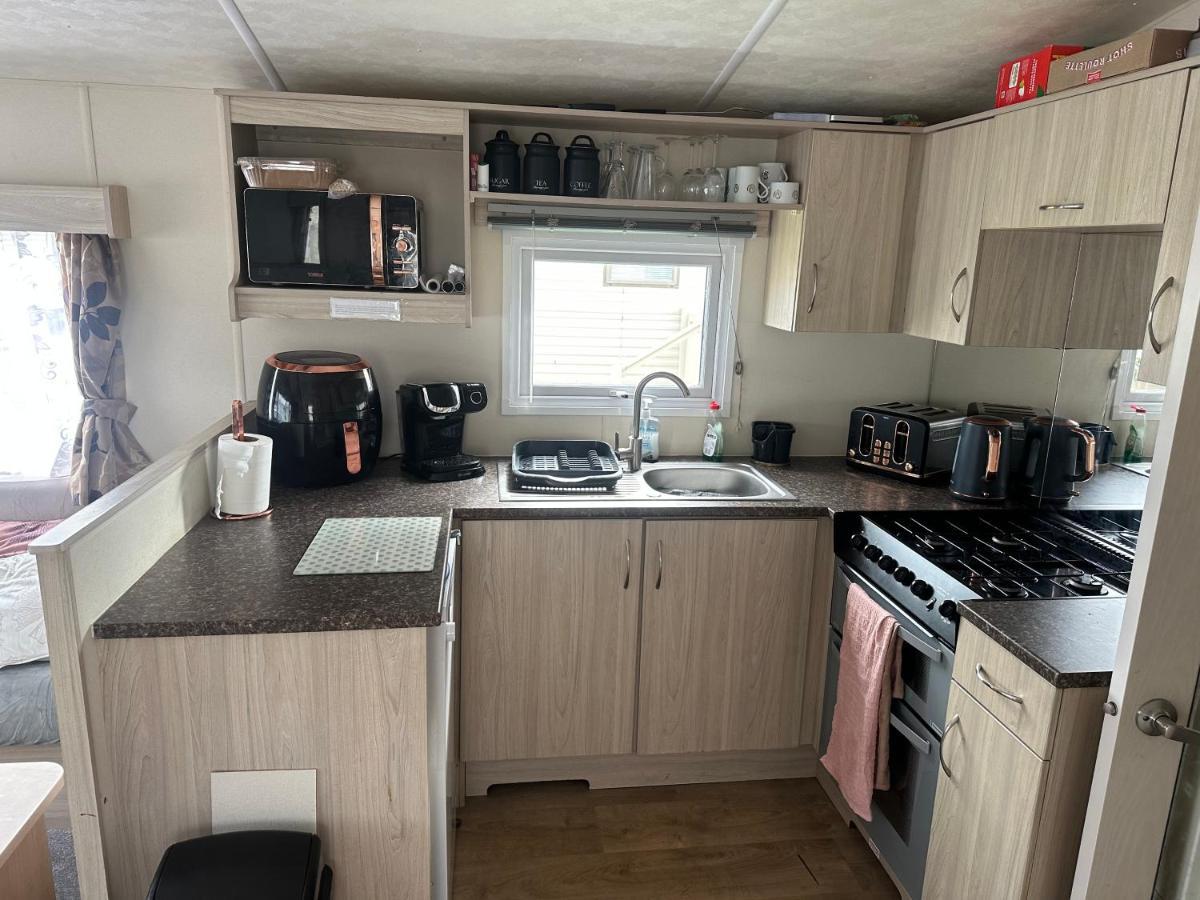 Angie'S Caravan At Seawick Hotel Saint Osyth Екстериор снимка