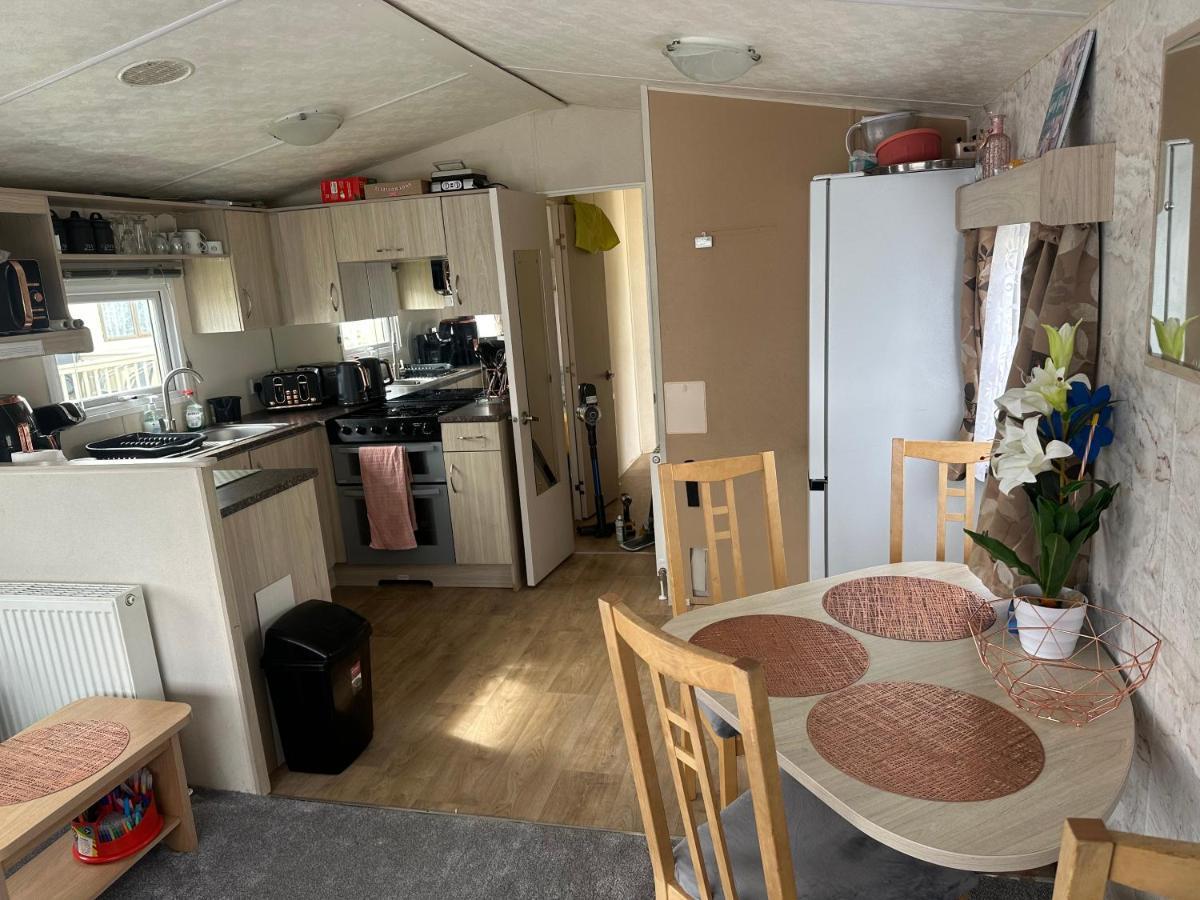 Angie'S Caravan At Seawick Hotel Saint Osyth Екстериор снимка