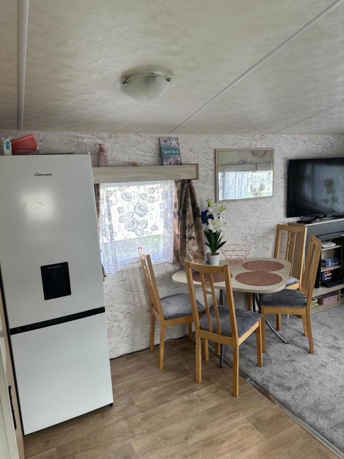 Angie'S Caravan At Seawick Hotel Saint Osyth Екстериор снимка