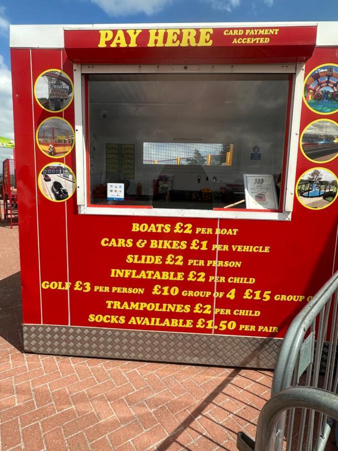 Angie'S Caravan At Seawick Hotel Saint Osyth Екстериор снимка